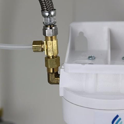 Lead-free plumbing connection for refrigerator filter